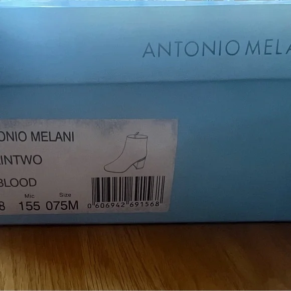 NWT Antonio Melani 7.5.   Gorgeous, stylish burgundy color - Picture 7 of 8